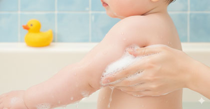 ① 洗浄（やさしく洗う）